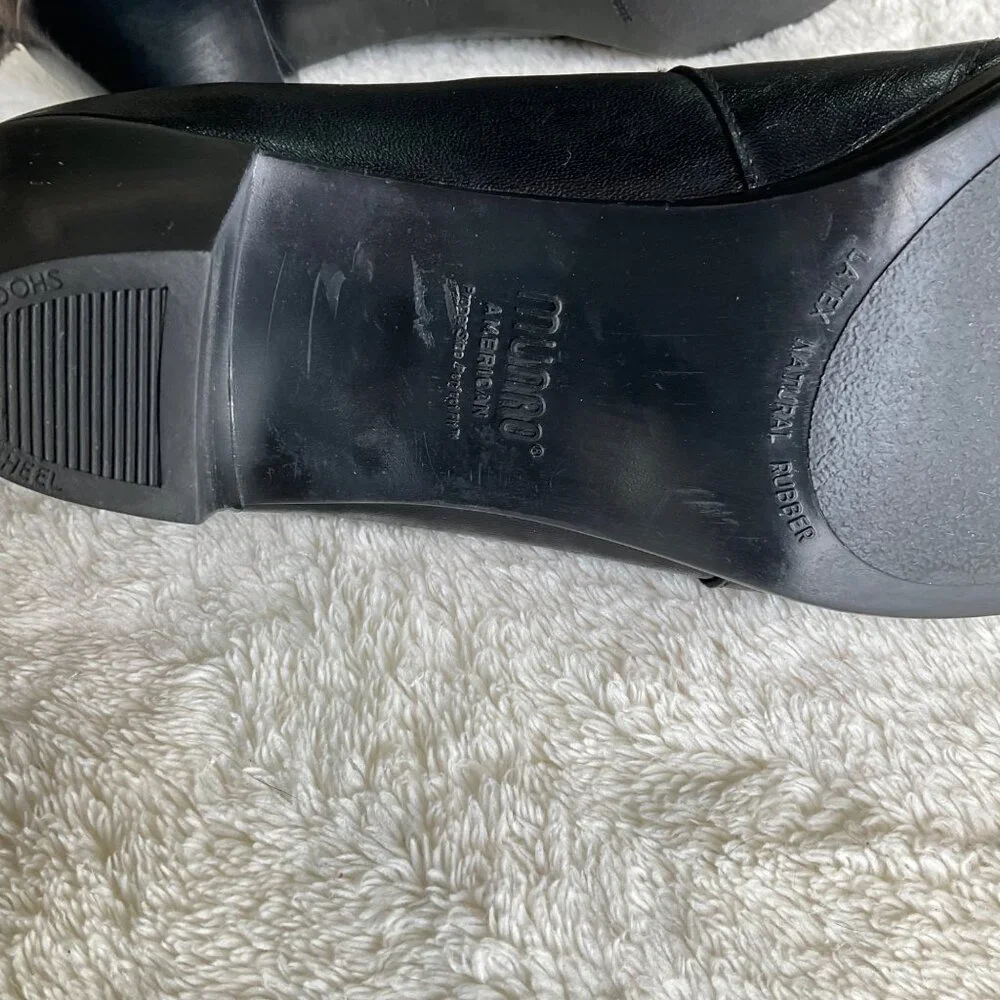 Munro Women's Black Leather Slip-On Heeled WingTip Bootie Size 10